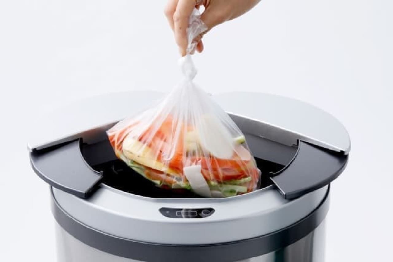 左右開閉でスマート！フタが自動で開くゴミ箱「ZitA（ジータ）」 [えん