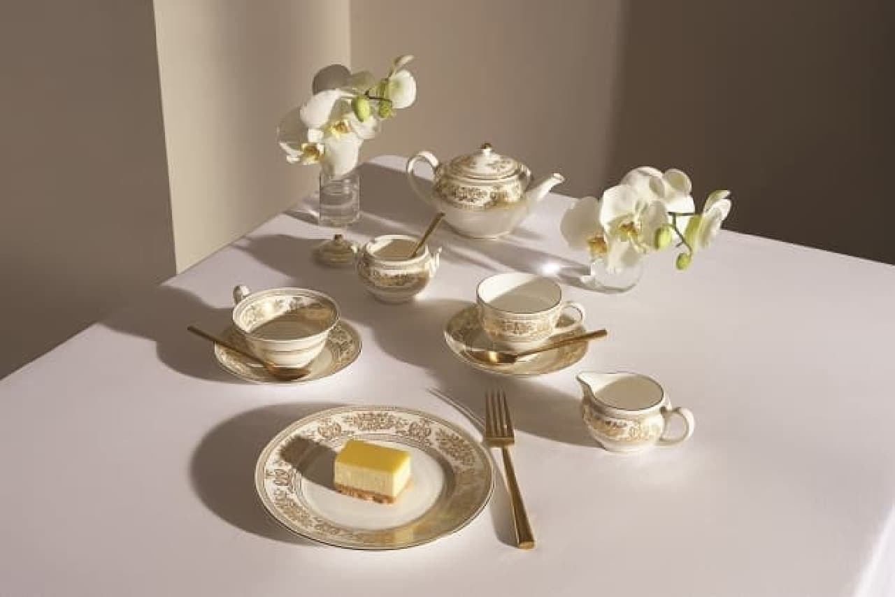 ウェッジウッド260周年記念--上品な金色の「コロンビア ゴールド」が