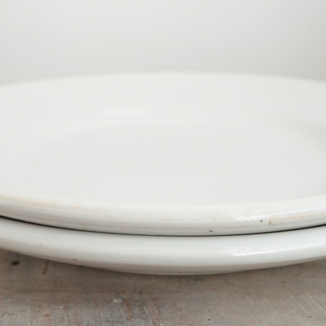 アンティークプレート 厚手の白平皿 フランス サルグミンヌ製 DIGOIN