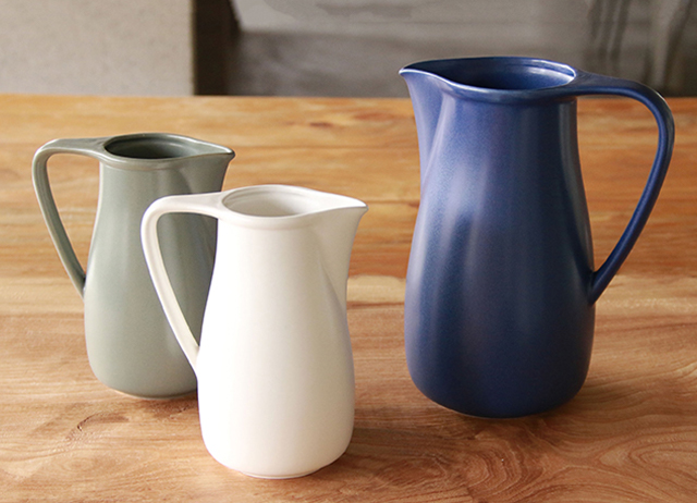 花器としても使える陶器のピッチャー - かもしか道具店