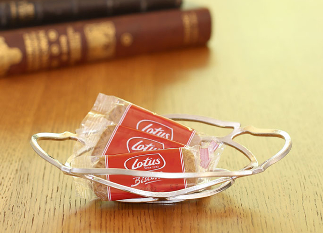 手で自在に変形できる 曲がる錫製の器 KAGO - 能作