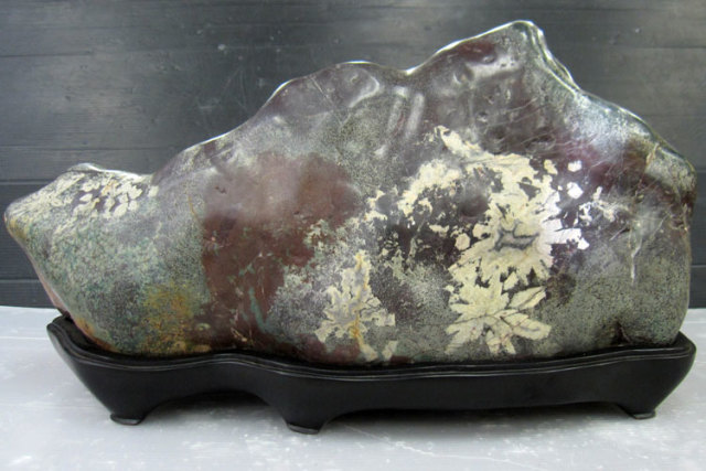 菊花石 岐阜根尾谷産を販売している増樹です。根尾谷の菊花石は大変