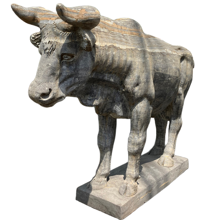 天然黒石彫刻 牛（ウシ）｜存在感と威厳を醸す逸品｜ガーデンアート増樹