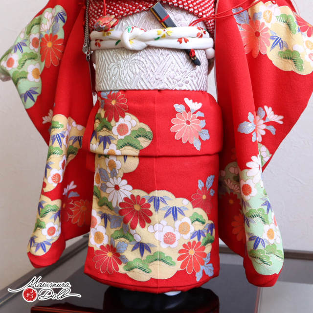 元賀章介作 12号(尺二)正絹 別染め 雲に花 赤色 手塗本漆台 市松人形