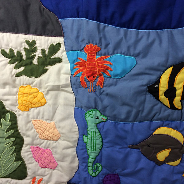 Hawaiian quilt ハワイアンキルトタペストリー お魚柄 128×107cm