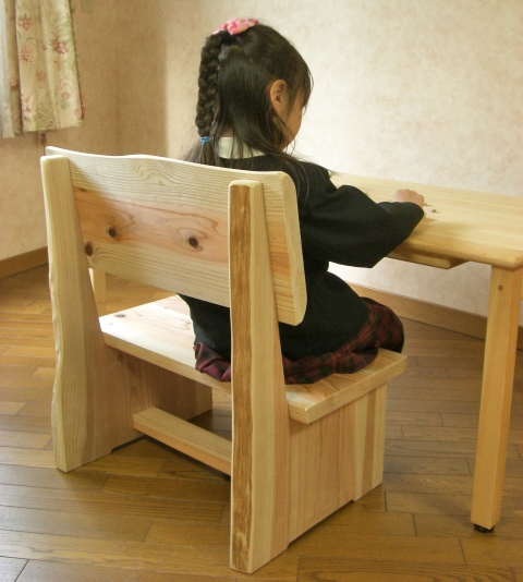 杉のキッズベンチ】木製遊具のような素朴な国産杉無垢椅子