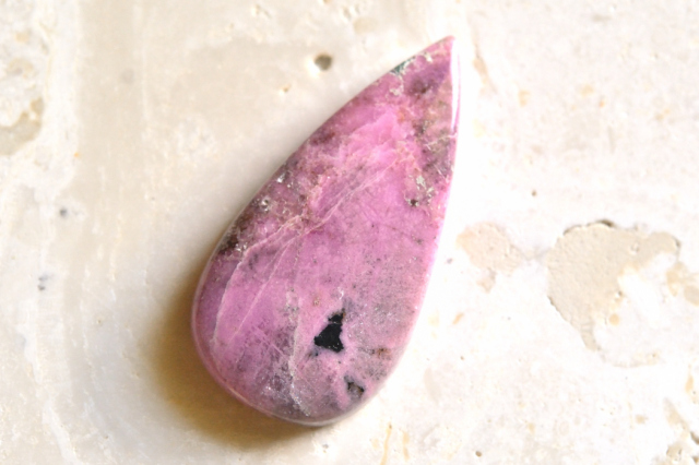 ピンクコバルトカルサイト【17】天然石ルース・カボション（31×15.5mm）