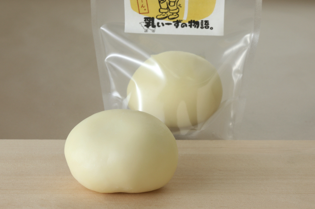 スカモルツァ（プレーン）/ミルクの風味とほんのりした酸味のチーズ