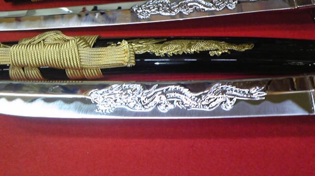 装飾刀 ミニ日本刀二本組 金 飾り台付き