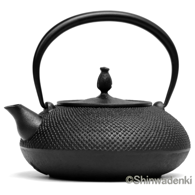 及富 南部鉄器 鉄瓶 平丸アラレ 黒 1.2L Shinwadenki