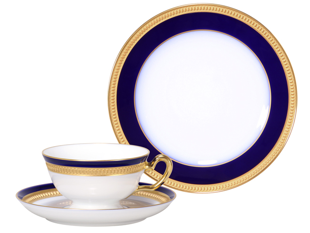 ロイヤルブルークラウン（瑠璃エンボス） カップ＆ソーサー・20cm
