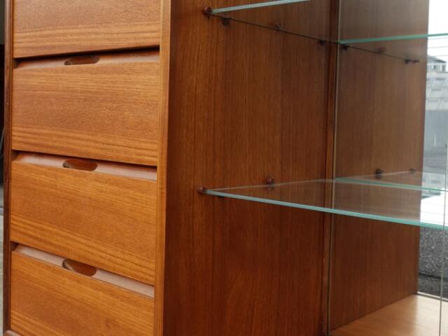 ヴィンテージのガラスキャビネット｜アンバーデザイン