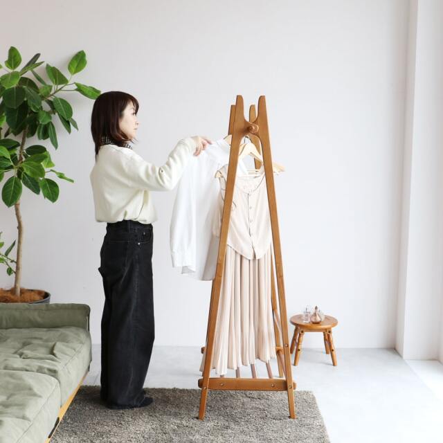 木製ハンガーラック折り畳み式｜北欧家具通販 アンバーデザイン