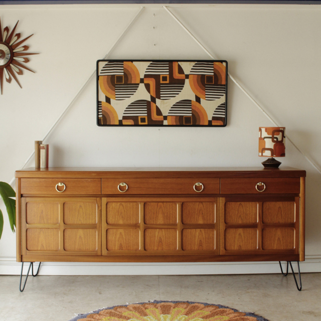 英国ヴィンテージ家具 NATHAN（ネイサン）｜誠実な造りと端正なチーク