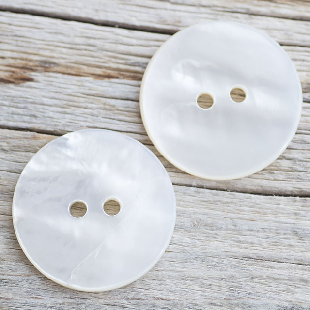 白蝶貝ボタン 30mm|貝ボタンの卸通販《タカシマボタン》