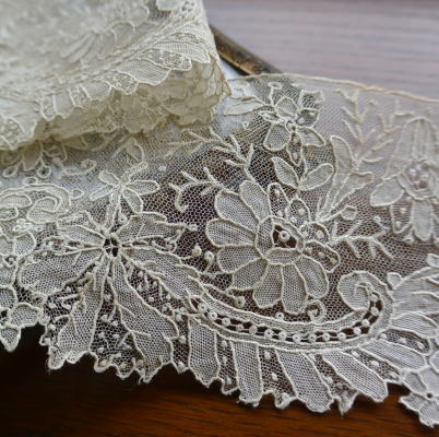 日本発送】L2656 フランスアンティークレーストリム/テープレース