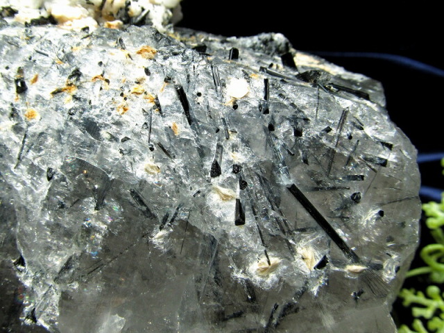 ヒマラヤ山脈 K2の直ぐ西 虹入り ヒマラヤ水晶(ブラックトルマリン入り