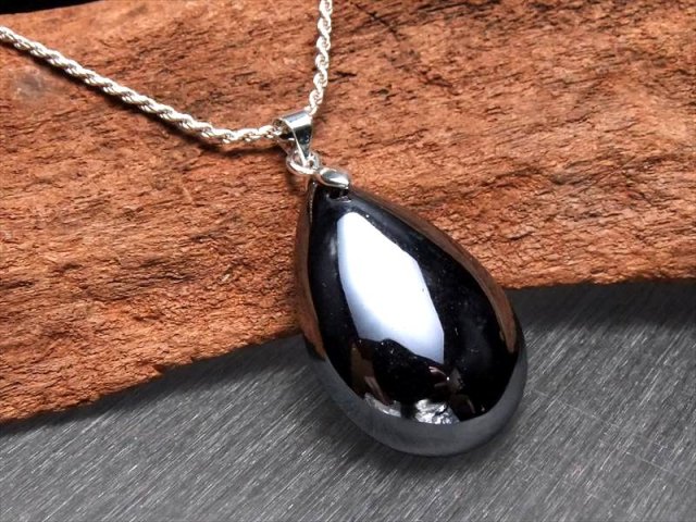 テラヘルツ鉱石 ペンダントトップ ドロップ型 縦30mm-32mm 重さ7g前後