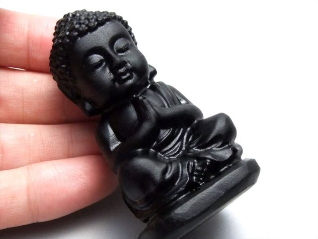 穏やかな表情 ミニ大仏 オブシディアン彫刻 坐像(ざぞう)阿弥陀如来像