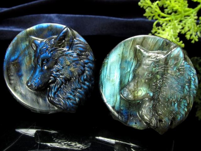 鮮やかシラー ラブラドライト オオカミ(狼) 彫刻置物 1個売り 重さ約