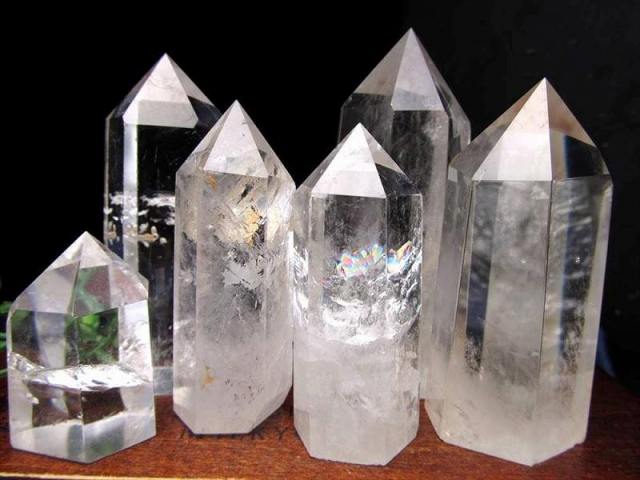 天然透明 水晶ポイント 六角柱 60グラム-70グラム 透明感抜群 手ごろな