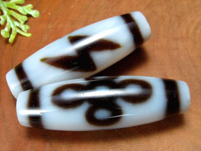 A至純天珠 閃電五眼白天珠 せんでんごがんしろてんじゅ サイズ:約38mm