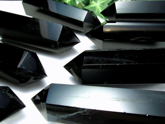 深く美しい漆黒の黒曜石 オブシディアン ポイント 六角柱 1個売り 重さ