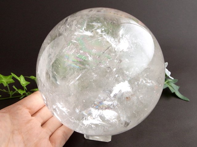 店頭展示中 全てを超える特大レインボー 巨大水晶丸玉 天然虹入り水晶