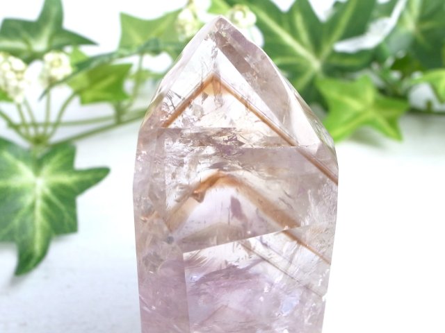 ブラックライトで蛍光 パウエライト ファントム アメジスト ポリッシュ