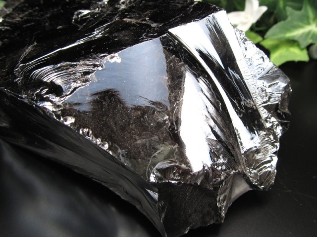 テラヘルツ鉱石 原石 最大幅133mm 重さ615g つやつや光沢 話題の 高