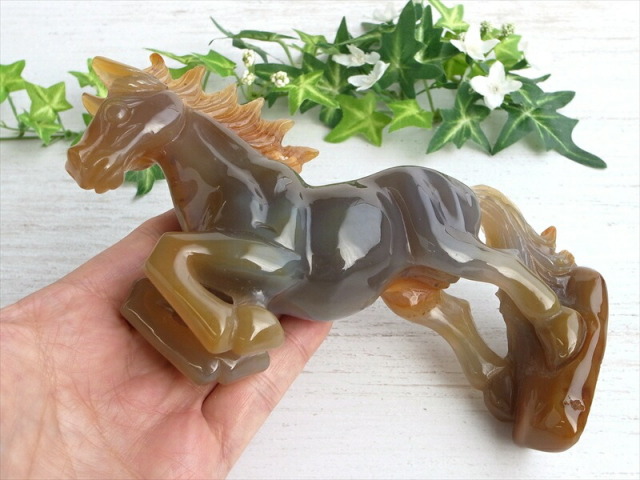 店頭展示中 2026年の干支 笑口 メノウ 瑪瑙 馬 彫刻置物 高さ175mm 重