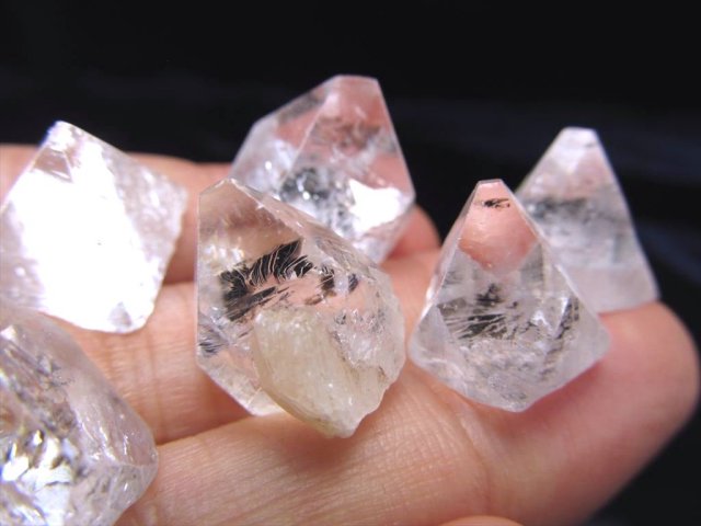 極上アポフィライト(魚眼石)結晶ポイント詰め合わせ約25グラム 粒の