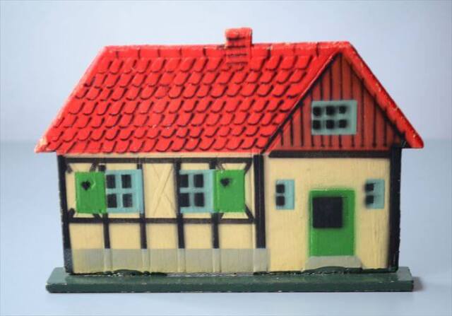 ドイツ エルツ山地製 かわいい木製の家オブジェ HOUSE 牧場 置物