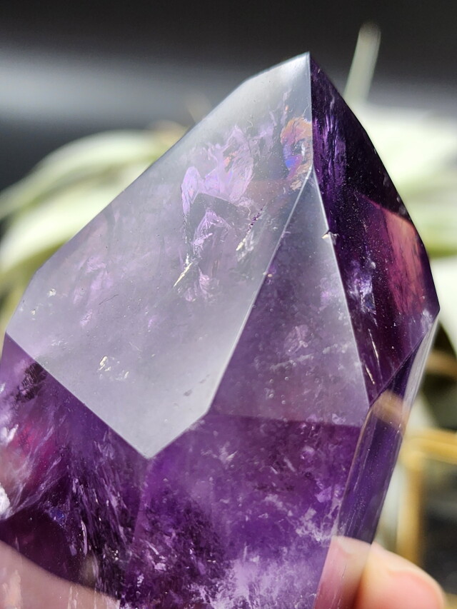 ブラジル・バイア産アメジスト・ポイント（ポリッシュ） AMG070