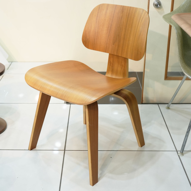 イームズプライウッドダイニングチェア DCW ウォールナット 展示品
