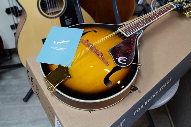 Epiphone Mandolin MM-30S マイク搭載 【お取り寄せ商品】【 アンプに