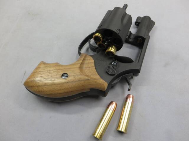 マルシン】S&W M36 2in HW フィンガーチャンネル木製グリップ 6mmBB