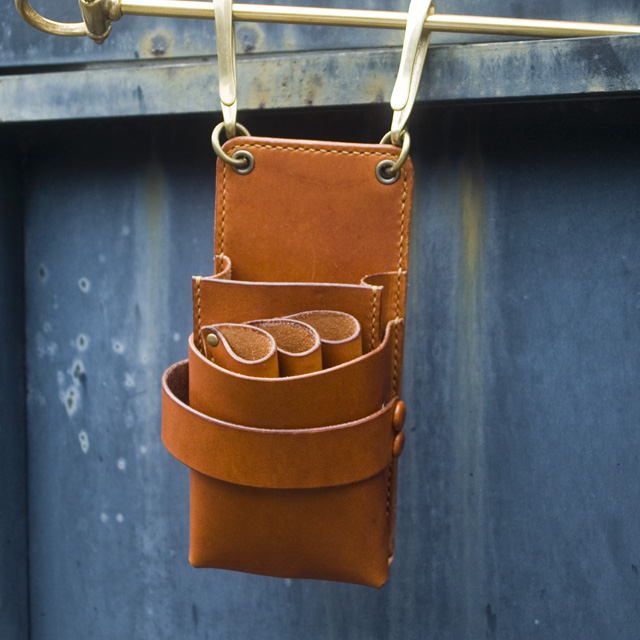 美容師用シザーケース【S-04a-3】3丁用ブラシ収納 ヌメ革手縫い 【dete】