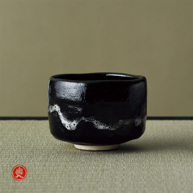 楽入窯 2025年新春作品 [干支茶碗] 黒楽 蛇喝釉