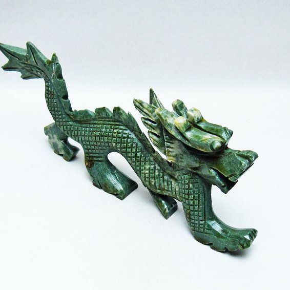 パワーストーン 天然石 インド翡翠手彫り龍置物[T757-1972]