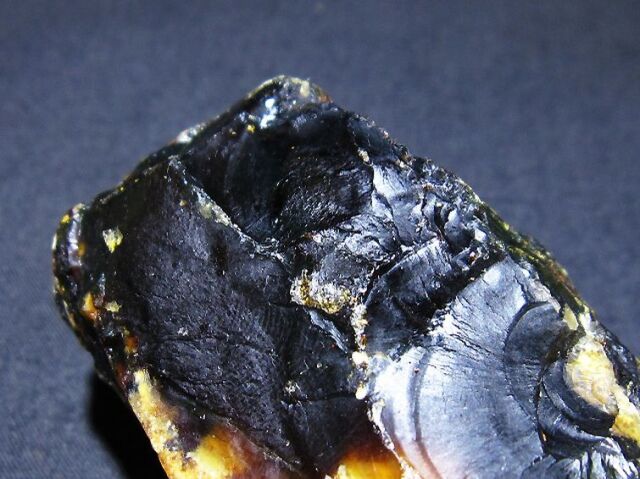 ブルーアンバー原石[T800-1837]