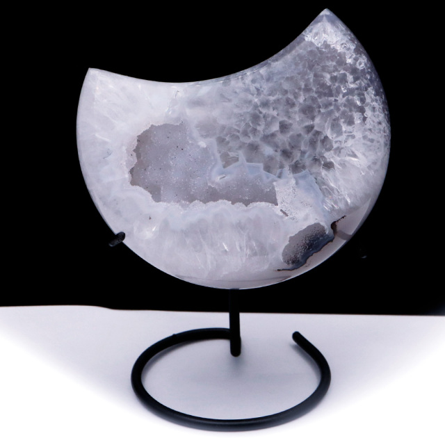 メノウ 月型 台付き 置き物 ブラジル産 アゲート 205g 瑪瑙 水晶