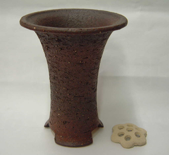 信楽焼き春蘭鉢 5.5号 岩石胴しぼり サナ付き