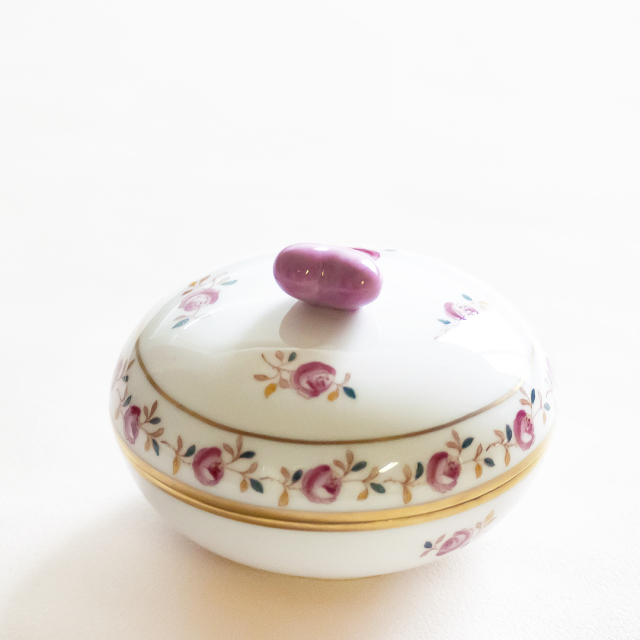 ローズガーランド] ラウンドボックス ハートつまみ