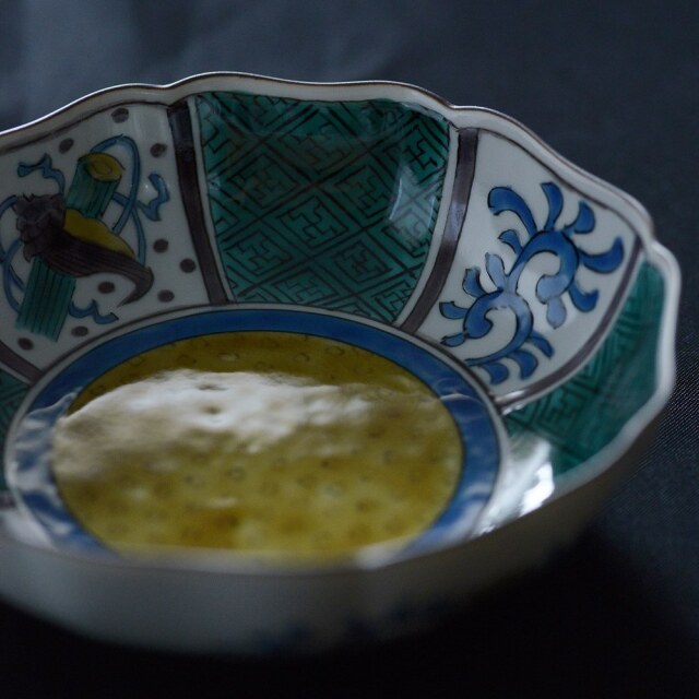 瑛生の器（九谷美陶園）｜吉田屋手椿文様大鉢 ｜作家の器と暮らす。IVORY