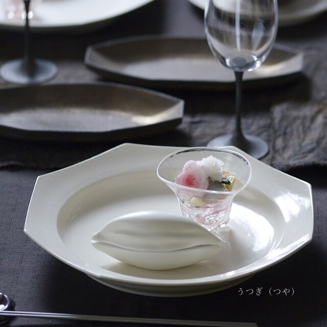 藤田千絵子｜リム八角プレート｜作家の器と暮らす。IVORY