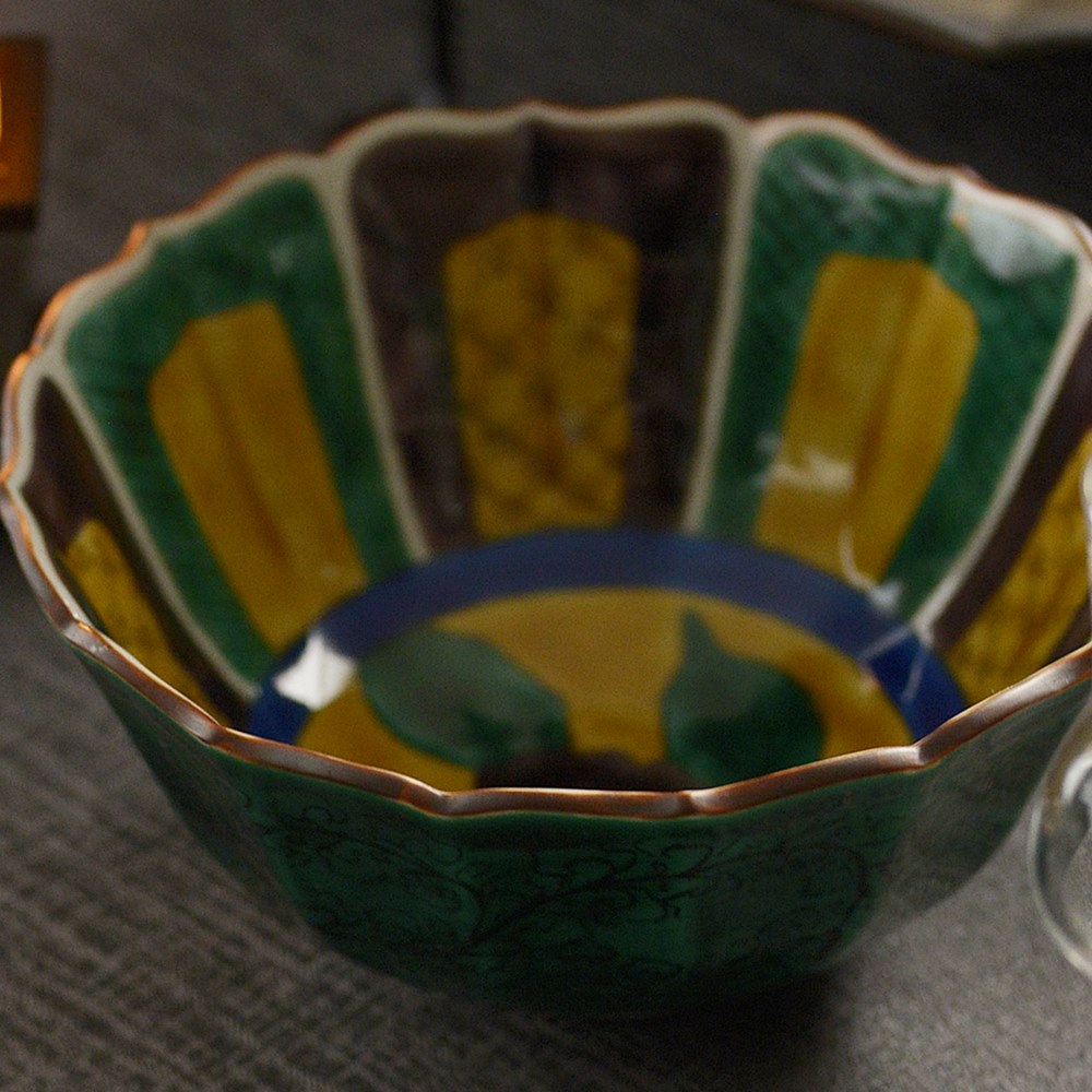 瑛生の器（九谷美陶園）｜椿文様六寸深鉢｜作家の器と暮らす。IVORY