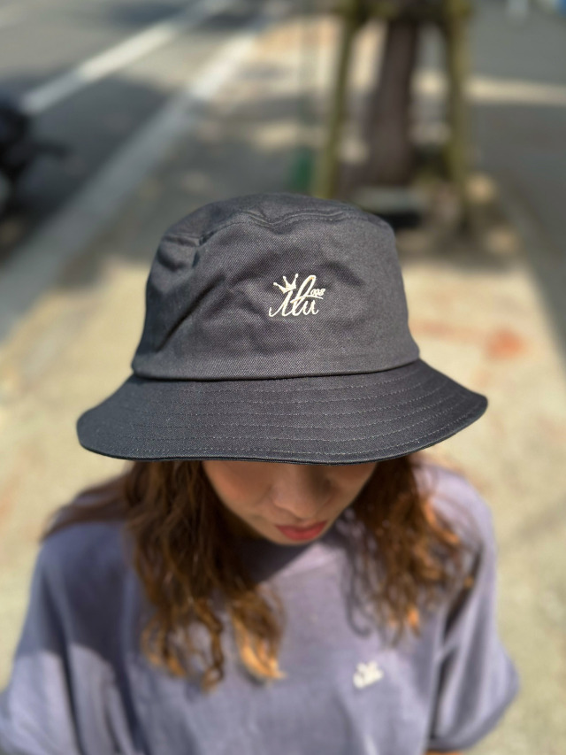バケハ》639C アイルのロゴマークとokinawaの刺繍バケットハット