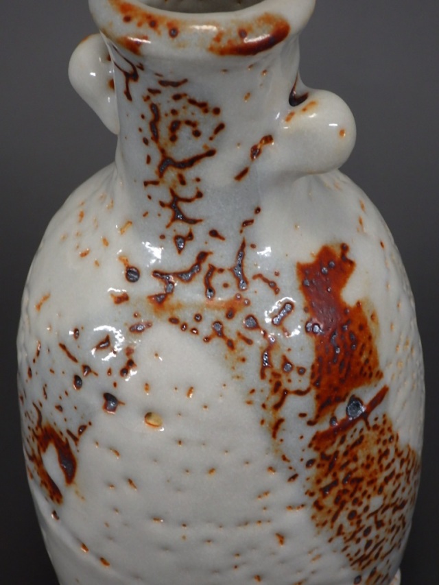 安藤日出武(美濃焼志野花入れ)