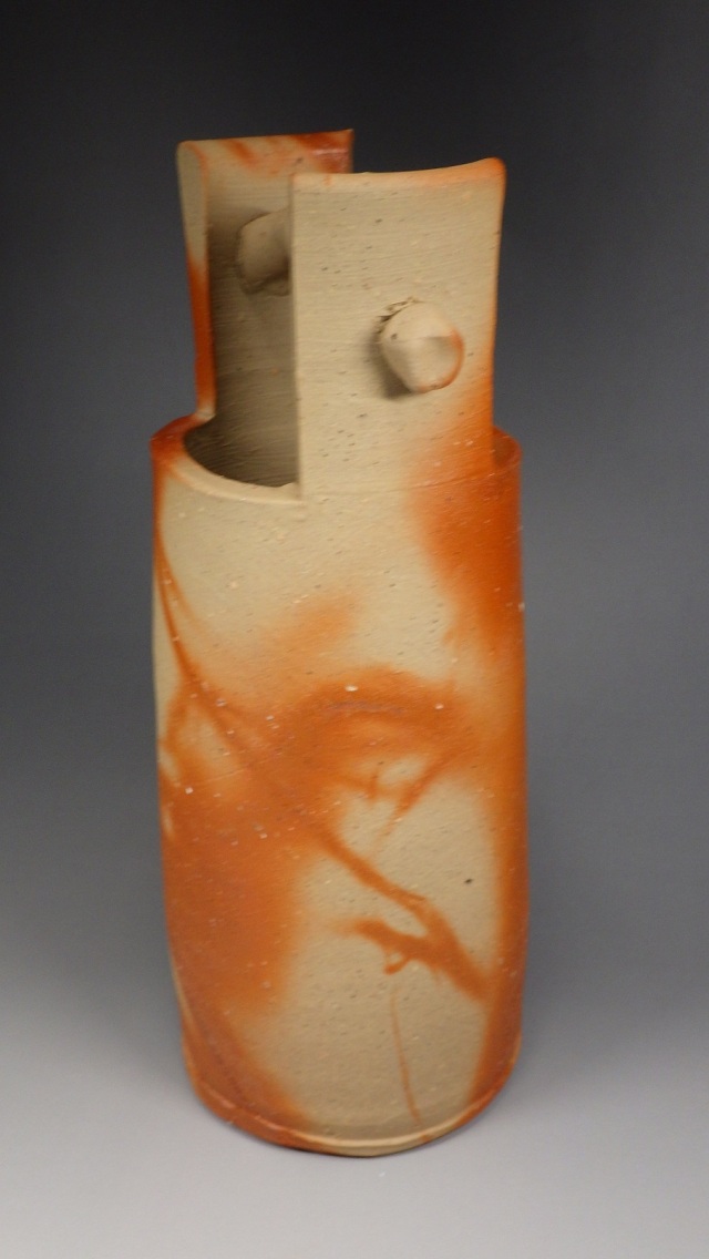 畝尾典秀（備前焼緋襷手桶花入れ）